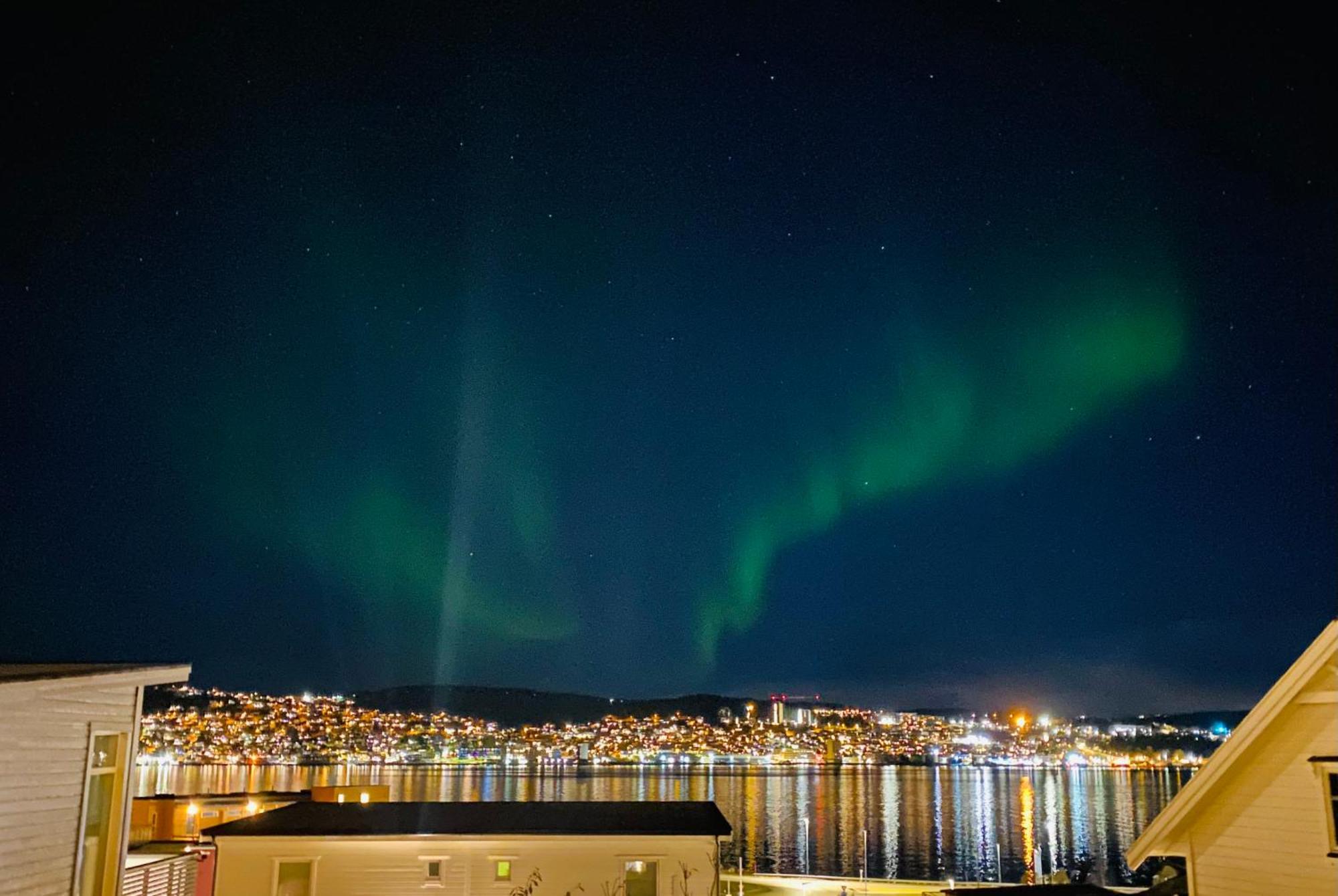 Polar Cozy Apartment - With View And Free Parking 特罗姆瑟 外观 照片